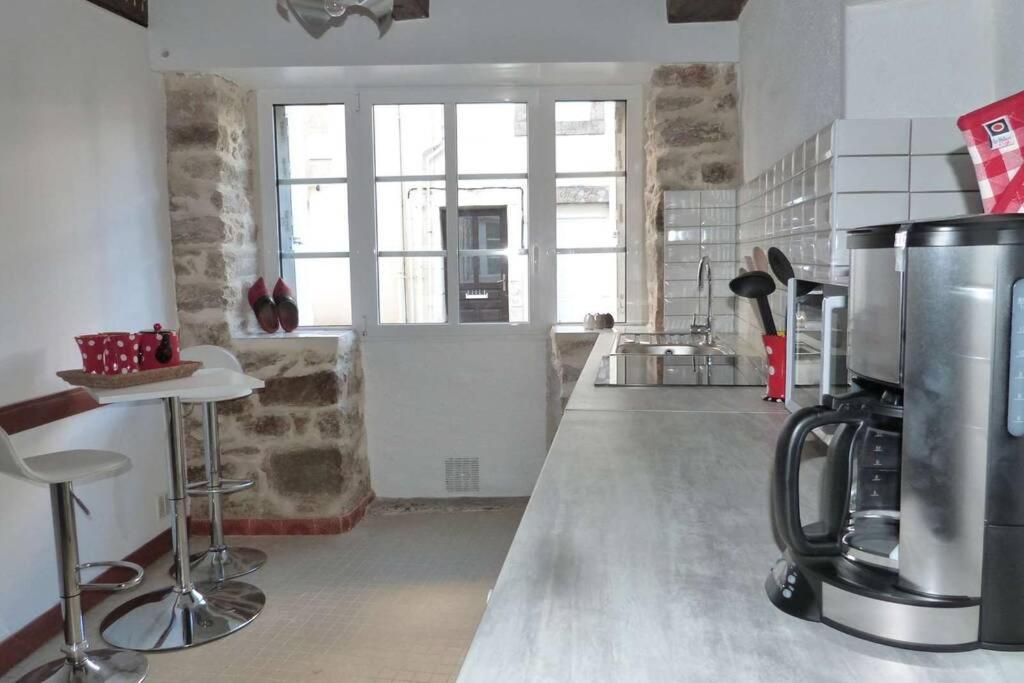 BOTOÙ KOAD, maison 2 ÉTOILES, WIFI gratuite, la MER, boulangerie, marché quotidien à 100 pas Douarnenez Exterior foto